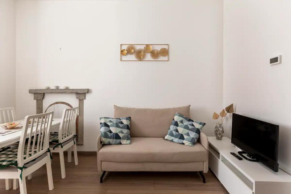 Anita'S Apartment Como Exterior photo